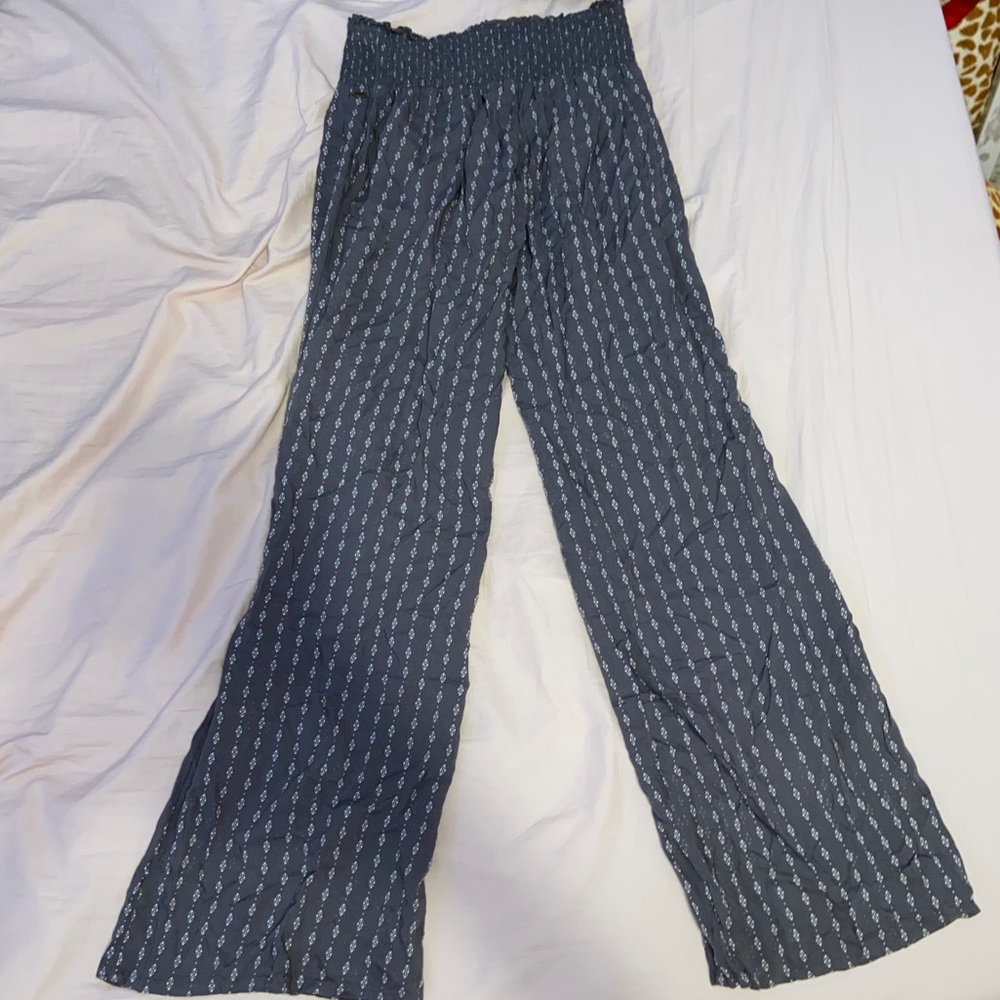 gray flowey pants